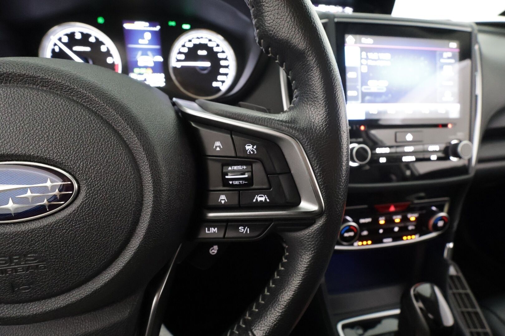 Subaru Forester 2020 2,0i e-Boxer Ridge CVT * Koukku / ACC / P.Kamera / LED / Muistipenkki / Navi / Kaistavahti / Keyless * - Suomi-auto / Kahdet renkaat / Merkkihuollot - HULLUT AVAJAISHULINAT KORKOTARJOUS 3,29 %