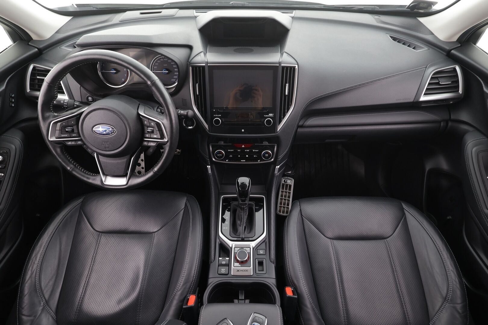 Subaru Forester 2020 2,0i e-Boxer Ridge CVT * Koukku / ACC / P.Kamera / LED / Muistipenkki / Navi / Kaistavahti / Keyless * - Suomi-auto / Kahdet renkaat / Merkkihuollot