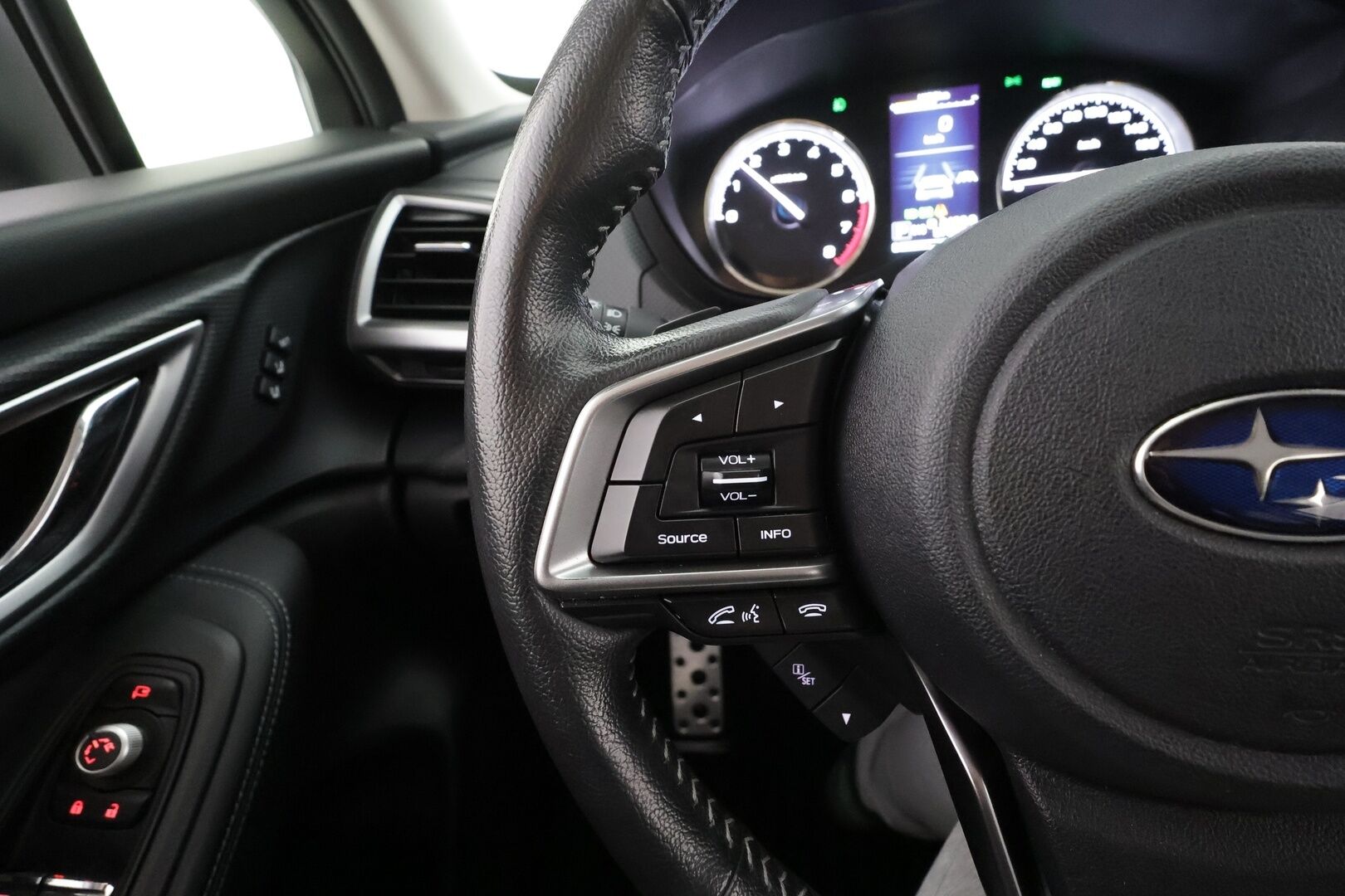 Subaru Forester 2020 2,0i e-Boxer Ridge CVT * Koukku / ACC / P.Kamera / LED / Muistipenkki / Navi / Kaistavahti / Keyless * - Suomi-auto / Kahdet renkaat / Merkkihuollot - HULLUT AVAJAISHULINAT KORKOTARJOUS 3,29 %