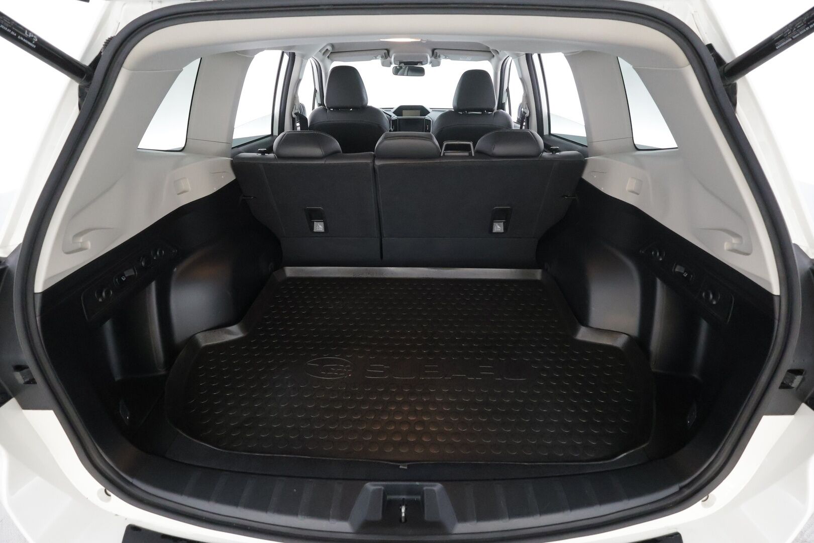 Subaru Forester 2020 2,0i e-Boxer Ridge CVT * Koukku / ACC / P.Kamera / LED / Muistipenkki / Navi / Kaistavahti / Keyless * - Suomi-auto / Kahdet renkaat / Merkkihuollot