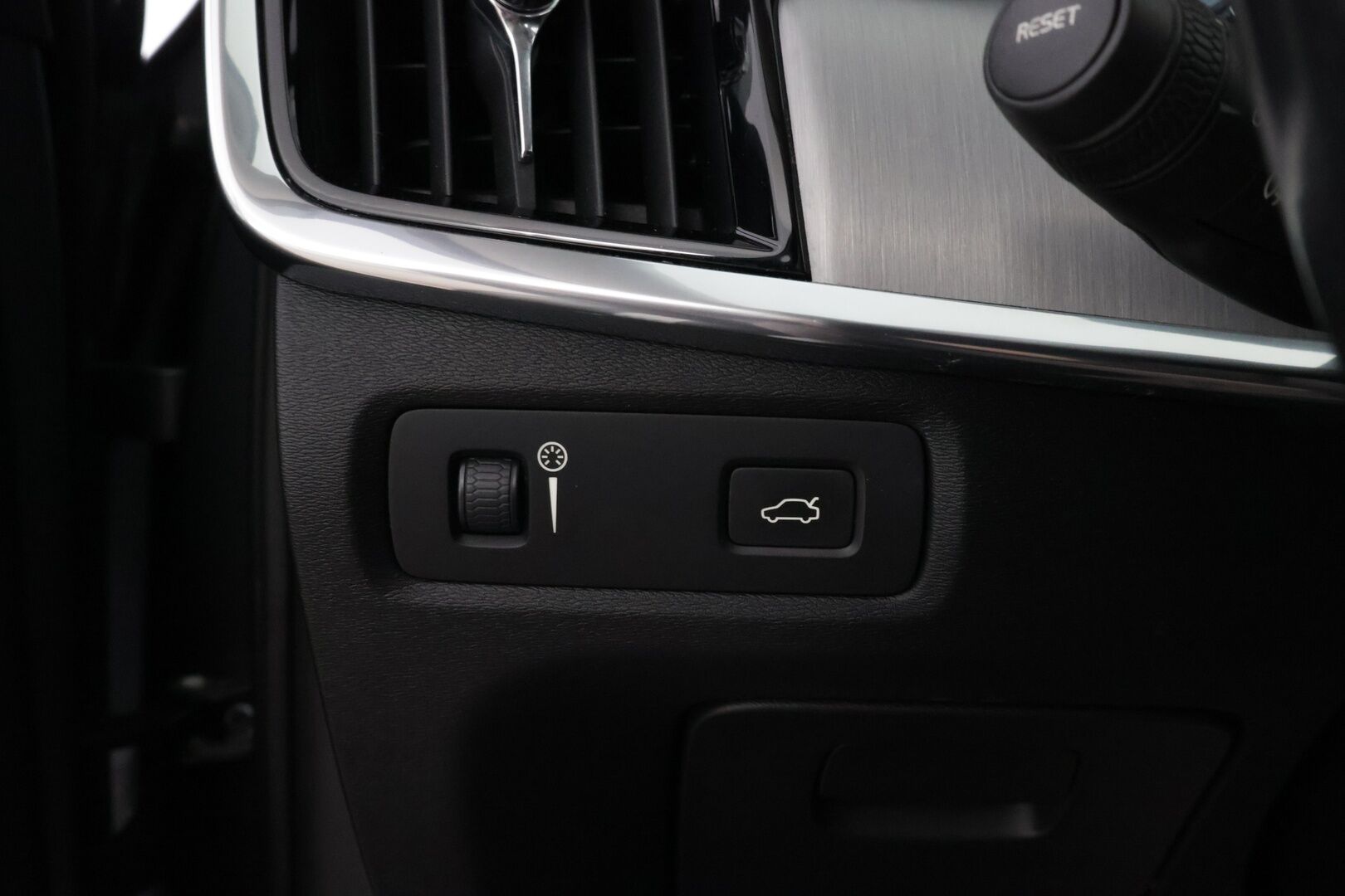 Volvo V90 2017 T5 Bi-Fuel Momentum aut - Webasto | Adapt.Vakkari | Vetokoukku | Peruutuskamera | High Perf Audio | Navi | Puolinahat | Isolla Bensatankilla!!