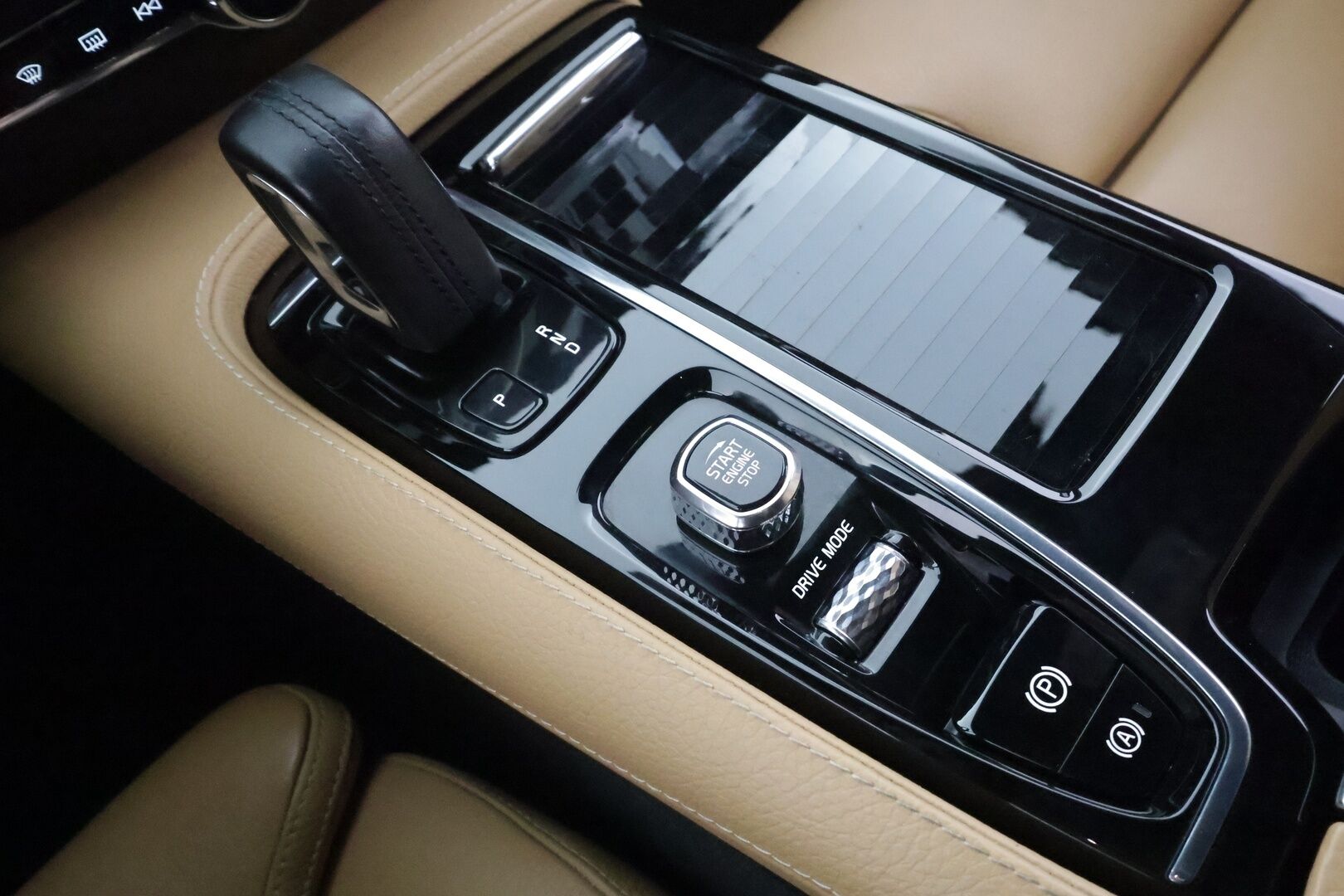 Volvo V60 2020 T6 TwE AWD Business aut - | ACC | Webasto | Full-LED | P.Kamera | Sporttinahat | Navi | Keyless | BLIS | Ratinlämmitin | Suomi-auto | Kahdet renkaat aluvanteilla | 