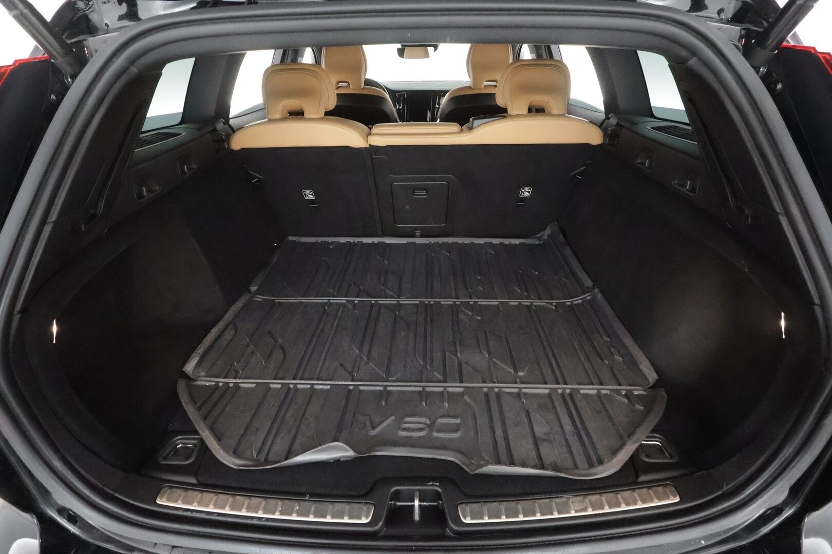 Volvo V60 2020 T6 TwE AWD Business aut - | ACC | Webasto | Full-LED | P.Kamera | Sporttinahat | Navi | Keyless | BLIS | Ratinlämmitin | Suomi-auto | Kahdet renkaat aluvanteilla | 