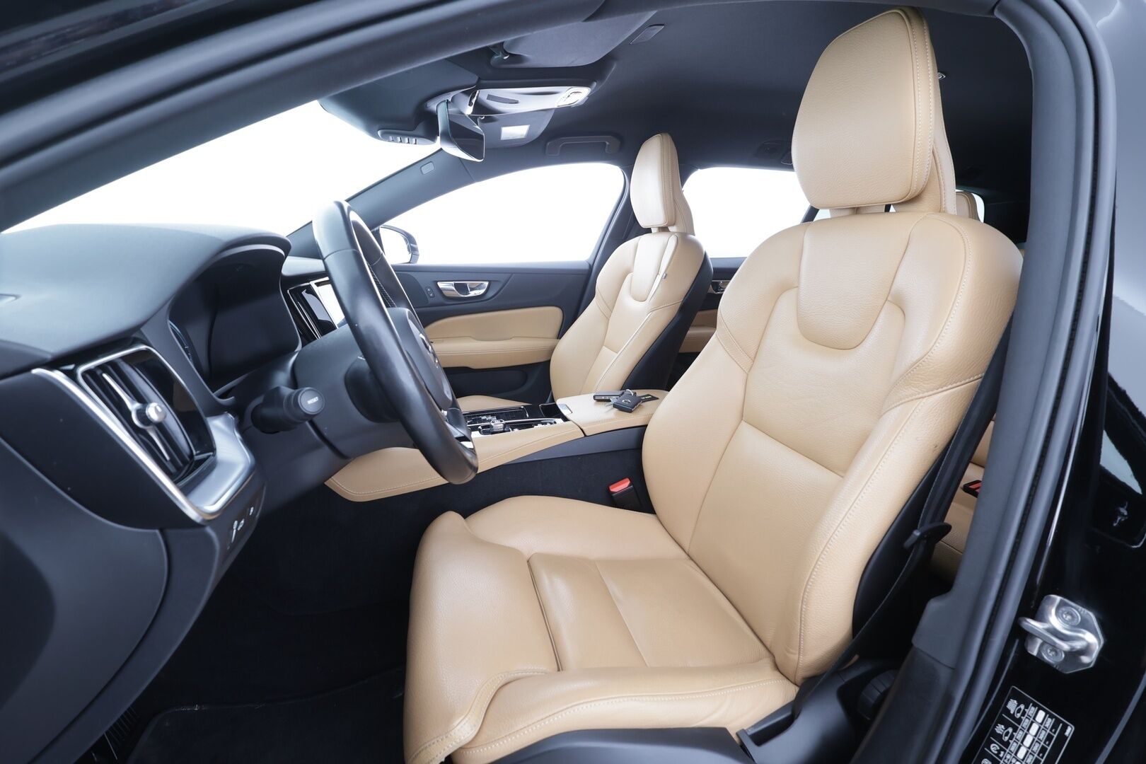 Volvo V60 2020 T6 TwE AWD Business aut - | ACC | Webasto | Full-LED | P.Kamera | Sporttinahat | Navi | Keyless | BLIS | Ratinlämmitin | Suomi-auto | Kahdet renkaat aluvanteilla | 