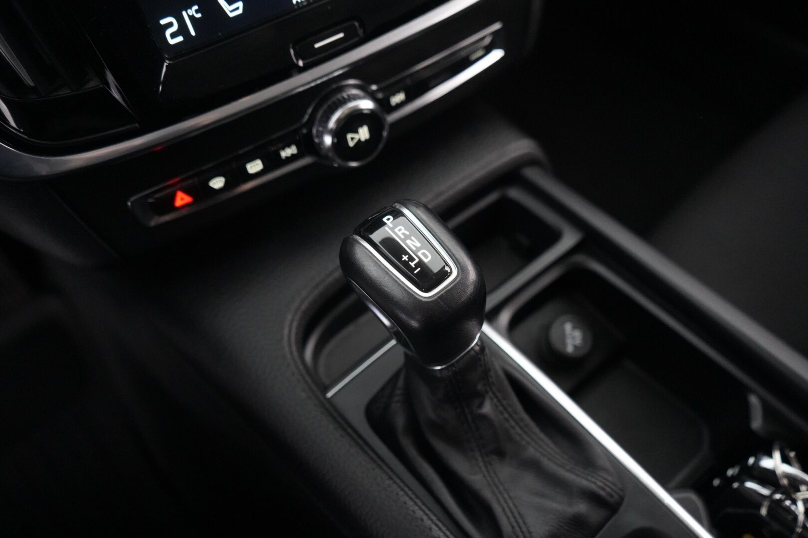 Volvo V90 2017 D3 Momentum aut - KATSO MIHIN HINTAAN! | Autopilot | Kahdet renkaat | Webasto | VOC | Jakopää 2.2026