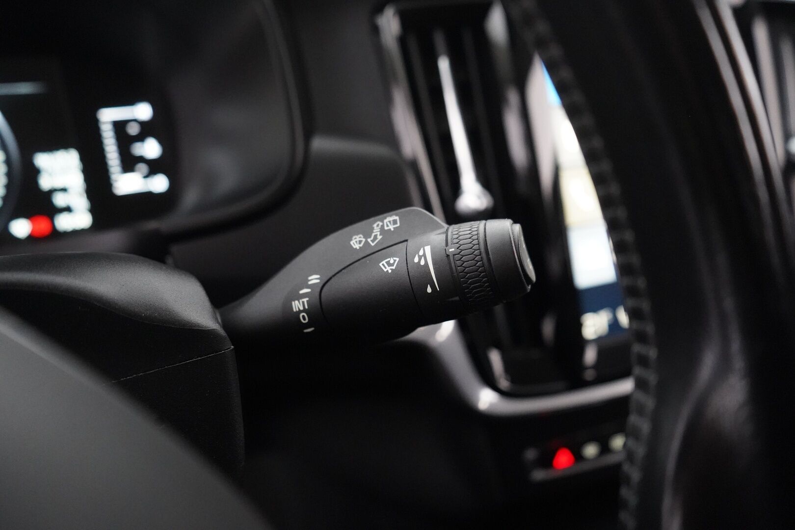 Volvo V90 2017 D3 Momentum aut - KATSO MIHIN HINTAAN! | Autopilot | Kahdet renkaat | Webasto | VOC | Jakopää 2.2026