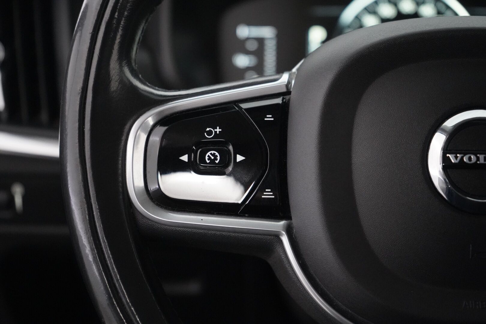Volvo V90 2017 D3 Momentum aut - KATSO MIHIN HINTAAN! | Autopilot | Kahdet renkaat | Webasto | VOC | Jakopää 2.2026