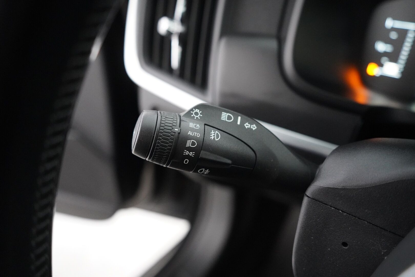 Volvo V90 2017 D3 Momentum aut - KATSO MIHIN HINTAAN! | Autopilot | Kahdet renkaat | Webasto | VOC | Jakopää 2.2026