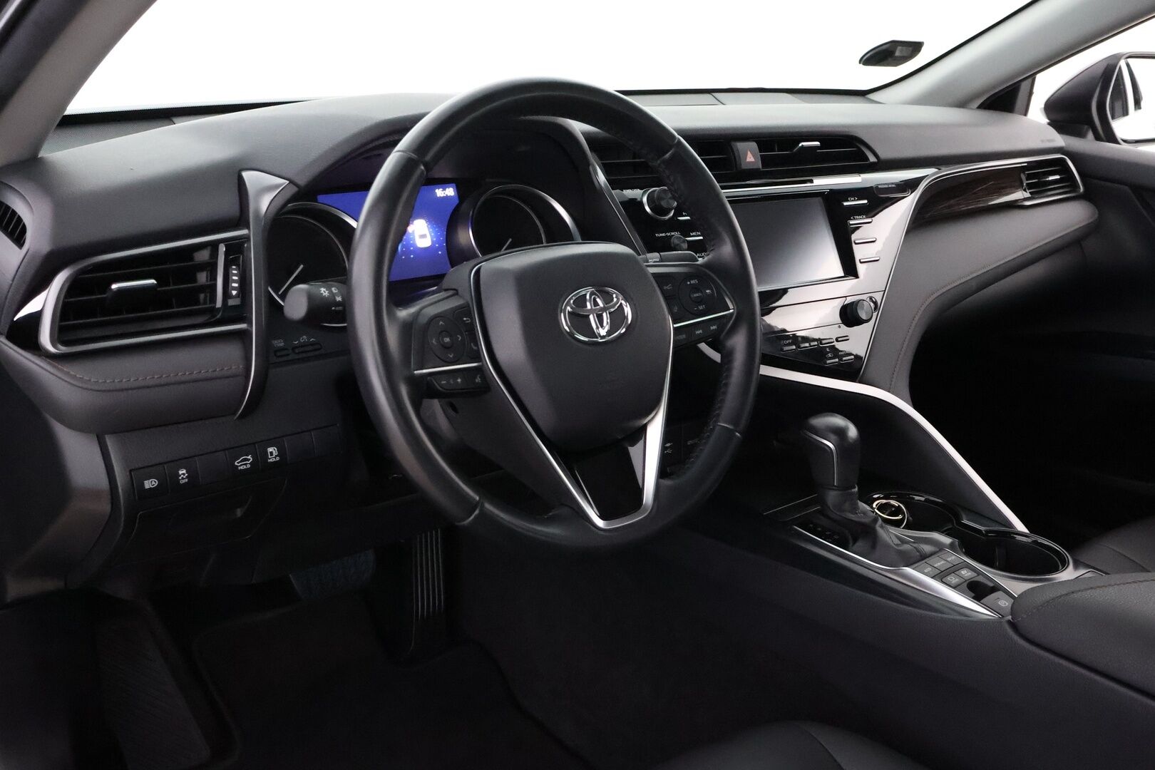 Toyota Camry 2020 2,5 Hybrid Active - 3,99 % KORKOTARJOUS TÄHÄN AUTOON 31.8. ASTI! - 1Om Suomiauto / Adapt.Vakkari / Nahkasisusta / Peruutuskamera / Bi-LED / Sähköpenkit / Huippuvarusteet!