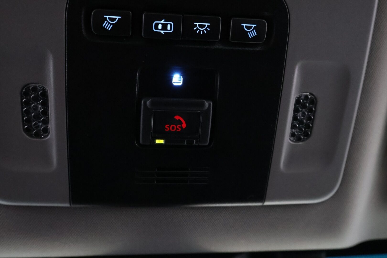 Toyota Camry 2020 2,5 Hybrid Active - 3,99 % KORKOTARJOUS TÄHÄN AUTOON 31.8. ASTI! - 1Om Suomiauto / Adapt.Vakkari / Nahkasisusta / Peruutuskamera / Bi-LED / Sähköpenkit / Huippuvarusteet!
