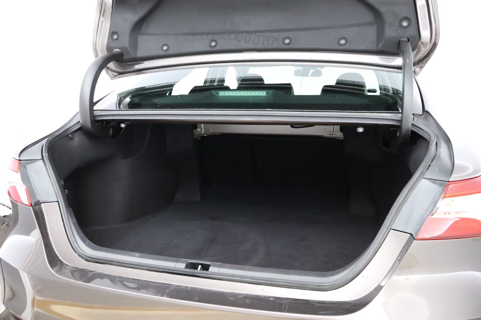 Toyota Camry 2020 2,5 Hybrid Active - 3,99 % KORKOTARJOUS TÄHÄN AUTOON 31.8. ASTI! - 1Om Suomiauto / Adapt.Vakkari / Nahkasisusta / Peruutuskamera / Bi-LED / Sähköpenkit / Huippuvarusteet!