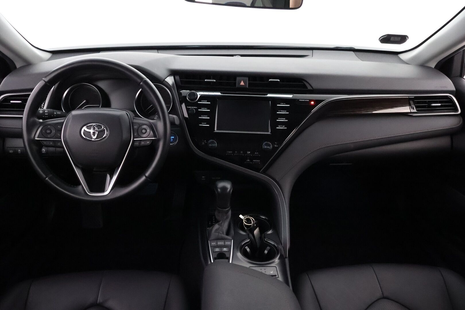 Toyota Camry 2020 2,5 Hybrid Active - 3,99 % KORKOTARJOUS TÄHÄN AUTOON 31.8. ASTI! - 1Om Suomiauto / Adapt.Vakkari / Nahkasisusta / Peruutuskamera / Bi-LED / Sähköpenkit / Huippuvarusteet!