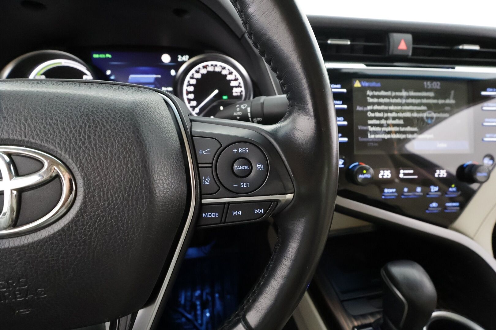 Toyota Camry 2020 2,5 Hybrid Style Business * ACC / P.kamera / Webasto / LED / Navi / Sähköpenkit / Keyless / Vaaleat nahat * - Suomi-auto / Kahdet renkaat aluvanteilla / Merkkihuollettu