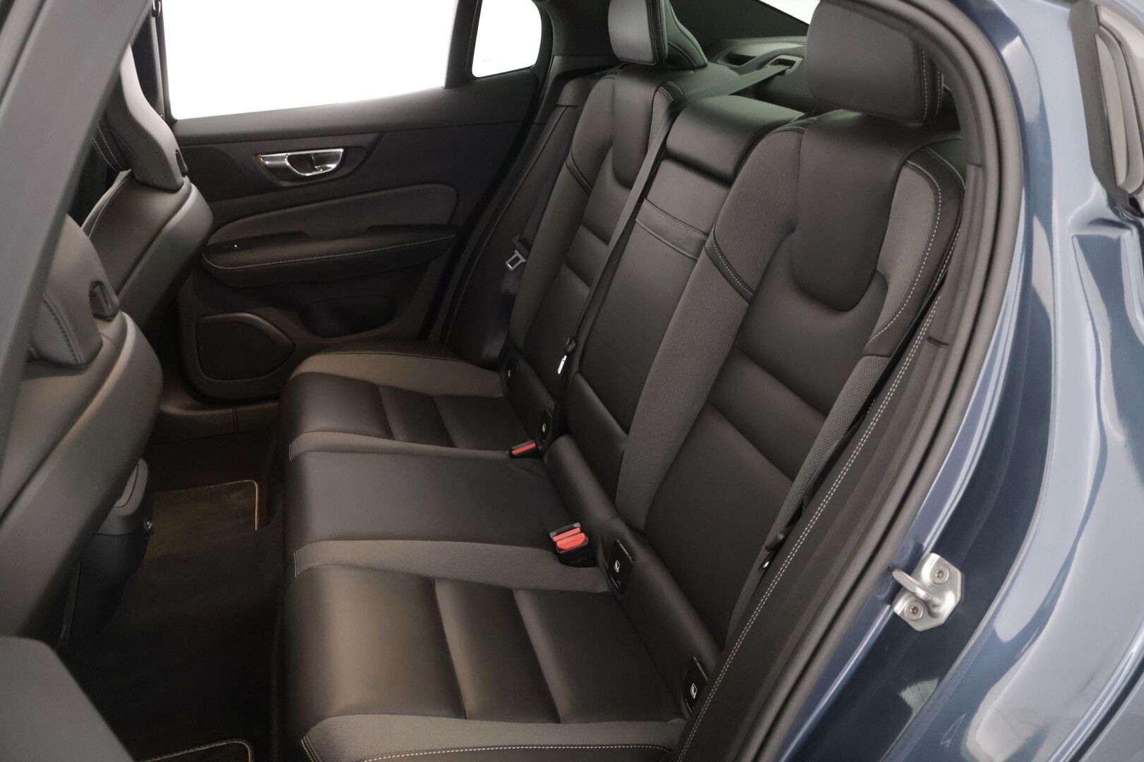 Volvo S60 2020 S60 T5 AWD Business R-Design aut - 3,99 % KORKOTARJOUS TÄHÄN AUTOON - *Heicon putkisto / R-Design / H&K / 360 kamera / BLIS / Pillot assist / Adapt. vakkari / High Beam*