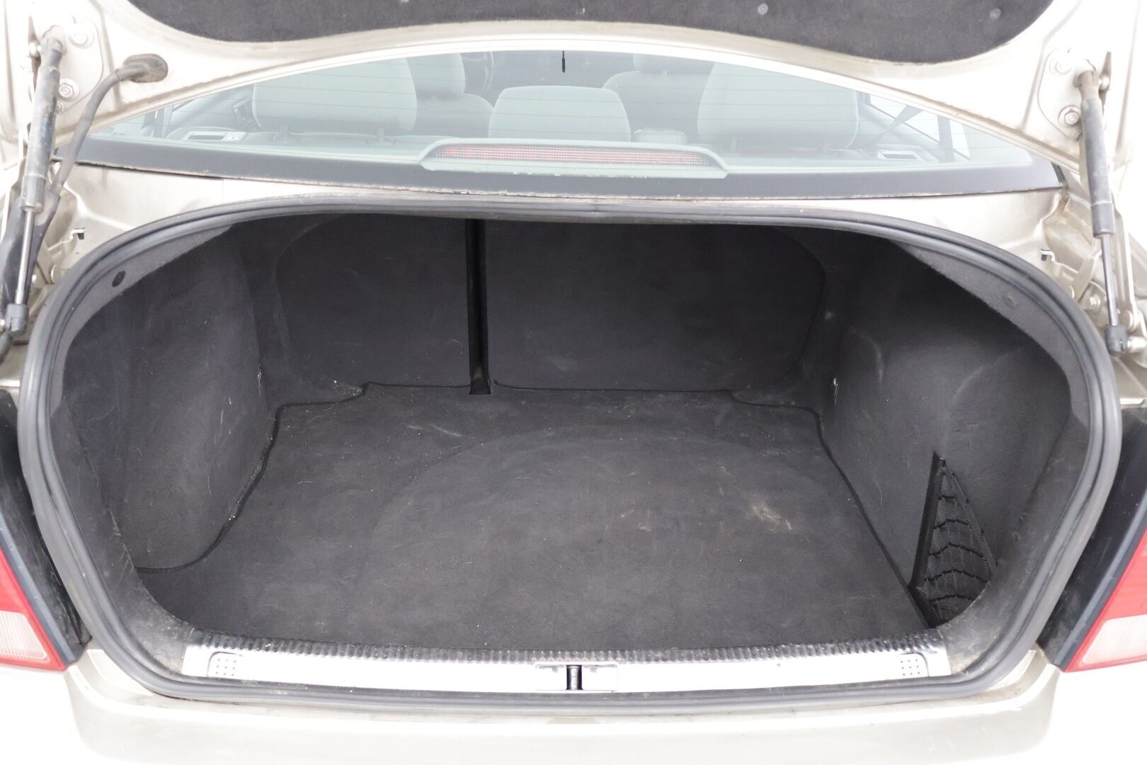 Volkswagen Bora 2005 4D BORA SEDAN 1.6-1J/250 - Auto myydään huutokaupatcomissa iän ja kilometrien vuoksi.