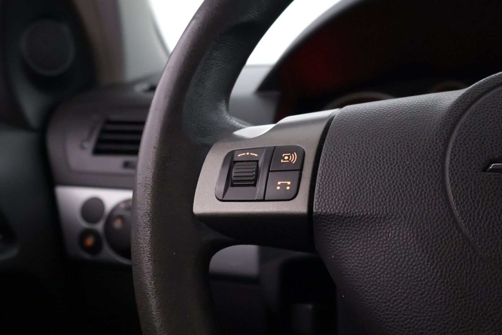 Opel Astra 2005 4D ASTRA HATCHBACK 1.6-AHL48/261 *Myydään Huutokaupat.com* - Myydään Huutokaupat.com