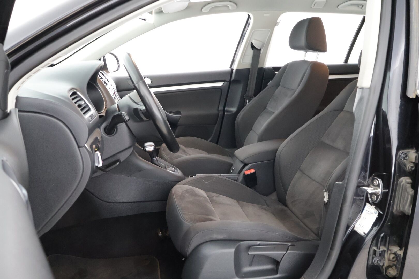 Volkswagen Golf 2010 Variant Highline 2,0 TDI 103 kW (140 hv) DSG-automaatti ** YritysOutlet - Myydään vain yrityksille - *Suomi-Auto, Irrotettava koukku, Vakkari*