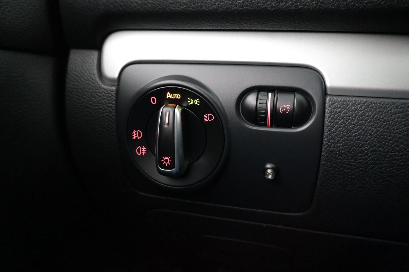 Volkswagen Golf 2010 Variant Highline 2,0 TDI 103 kW (140 hv) DSG-automaatti ** YritysOutlet - Myydään vain yrityksille - *Suomi-Auto, Irrotettava koukku, Vakkari*