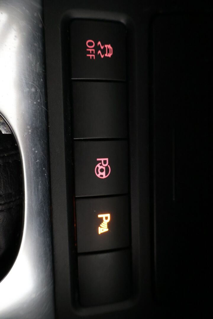 Volkswagen Golf 2010 Variant Highline 2,0 TDI 103 kW (140 hv) DSG-automaatti ** YritysOutlet - Myydään vain yrityksille - *Suomi-Auto, Irrotettava koukku, Vakkari*