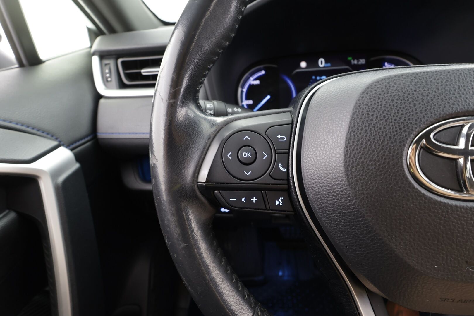 Toyota RAV4 2019 2,5 Hybrid Style - | ACC | LED | P.Kamera | Sähköpenkki | Kaistavahti | Keyless | Apple&Android | Suomi-auto | Kahdet renkaat | 