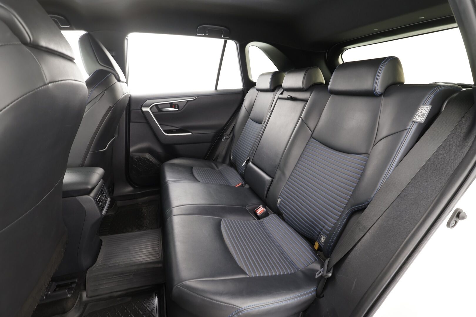 Toyota RAV4 2019 2,5 Hybrid Style - | ACC | LED | P.Kamera | Sähköpenkki | Kaistavahti | Keyless | Apple&Android | Suomi-auto | Kahdet renkaat | 