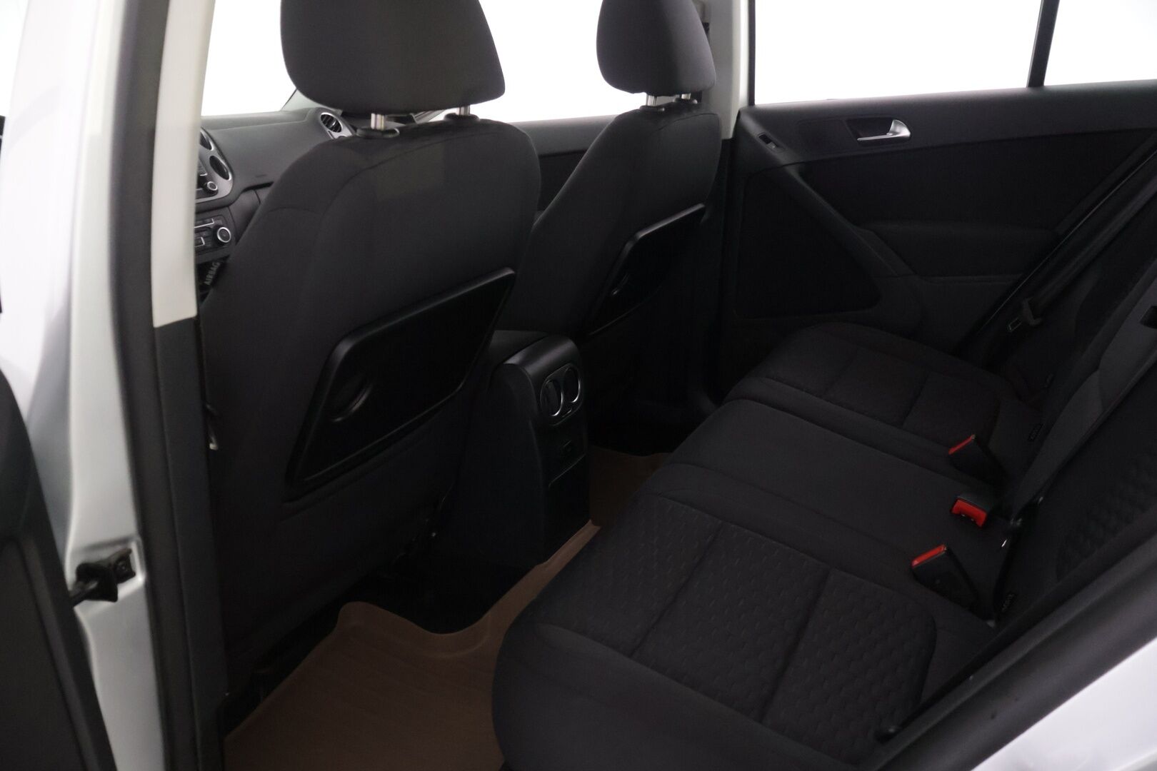 Volkswagen Tiguan 2010 TIGUAN Farmari (AC) 4ov 1968cm3 A *YritysOutlet - Myydään vain yrityksille* - * Vakkari | Webasto | 2x-renkaat *