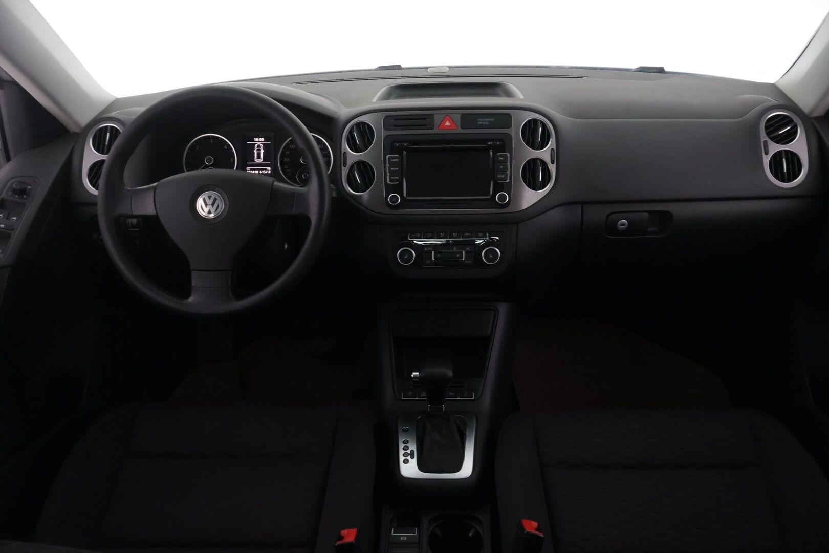 Volkswagen Tiguan 2010 TIGUAN Farmari (AC) 4ov 1968cm3 A *YritysOutlet - Myydään vain yrityksille* - * Vakkari | Webasto | 2x-renkaat *