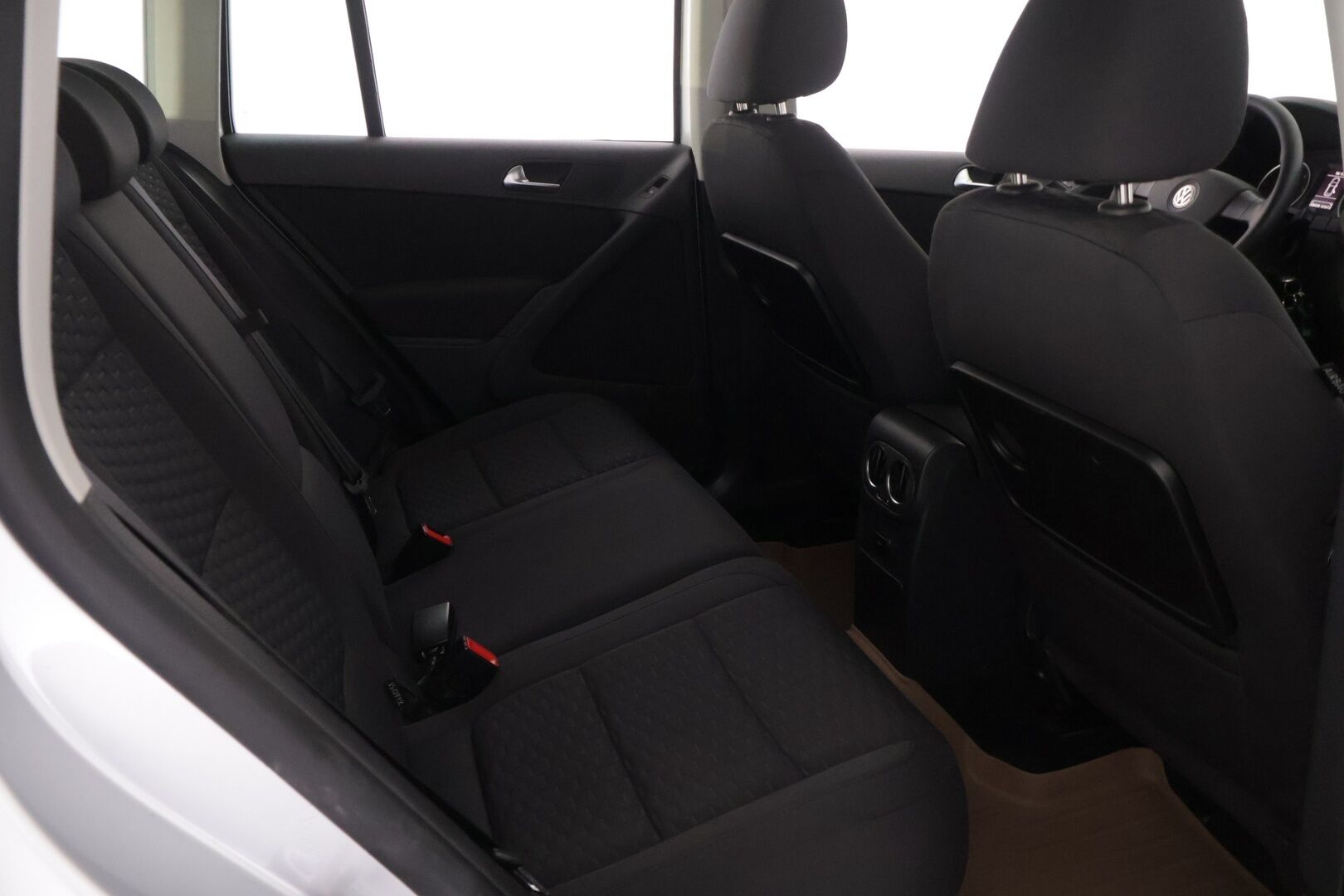 Volkswagen Tiguan 2010 TIGUAN Farmari (AC) 4ov 1968cm3 A *YritysOutlet - Myydään vain yrityksille* - * Vakkari | Webasto | 2x-renkaat *