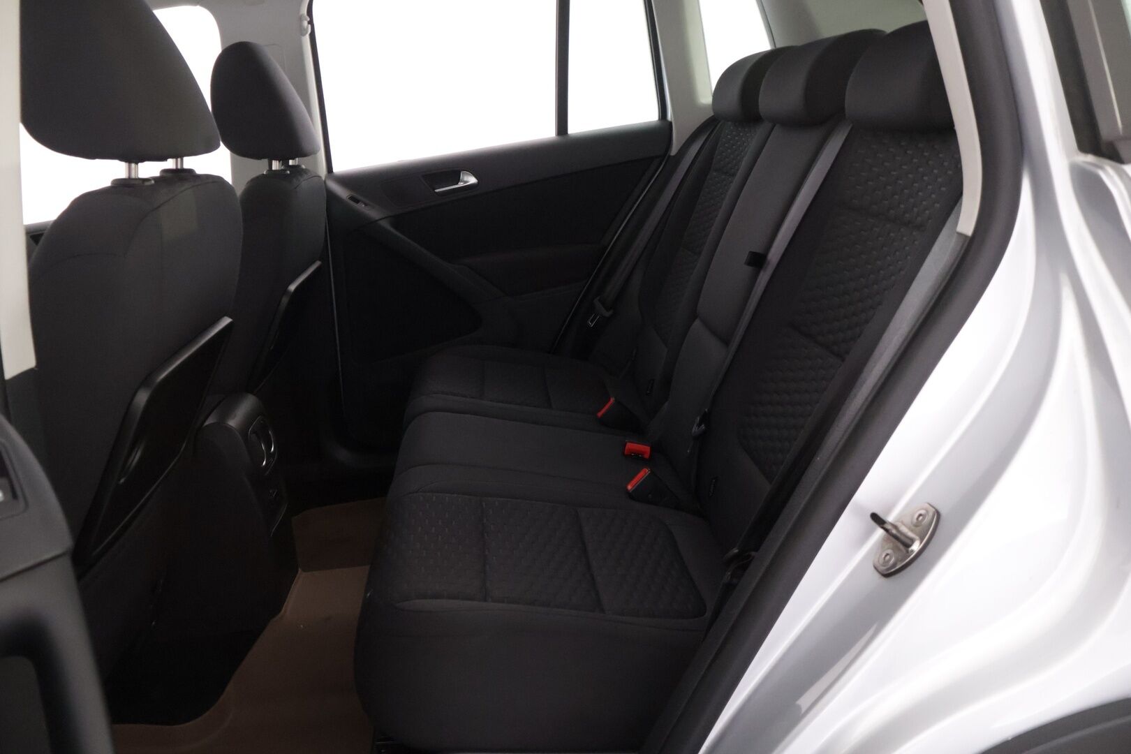 Volkswagen Tiguan 2010 TIGUAN Farmari (AC) 4ov 1968cm3 A *YritysOutlet - Myydään vain yrityksille* - * Vakkari | Webasto | 2x-renkaat *