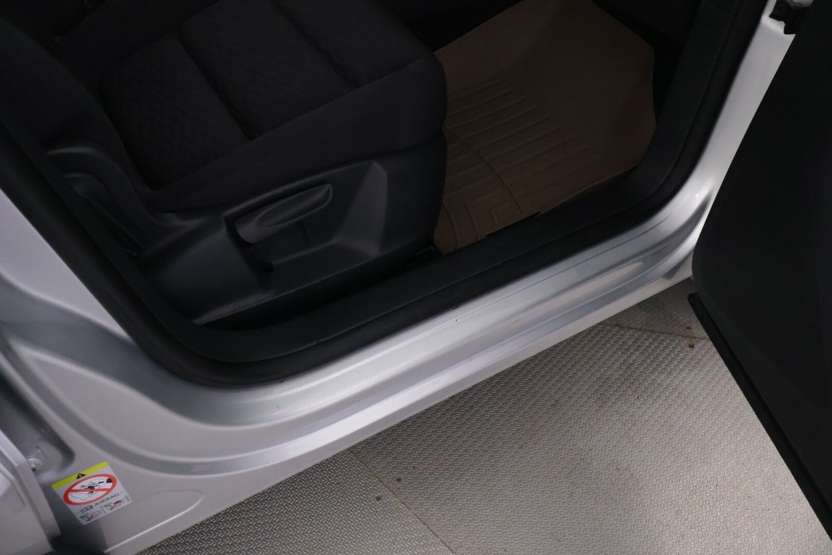 Volkswagen Tiguan 2010 TIGUAN Farmari (AC) 4ov 1968cm3 A *YritysOutlet - Myydään vain yrityksille* - * Vakkari | Webasto | 2x-renkaat *