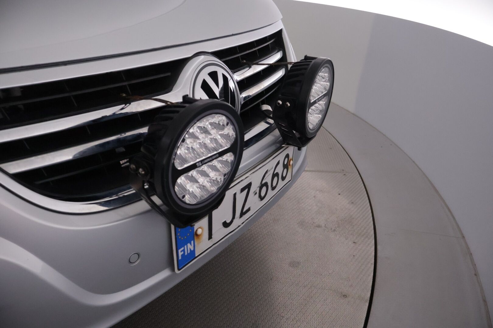 Volkswagen Tiguan 2010 TIGUAN Farmari (AC) 4ov 1968cm3 A *YritysOutlet - Myydään vain yrityksille* - * Vakkari | Webasto | 2x-renkaat *