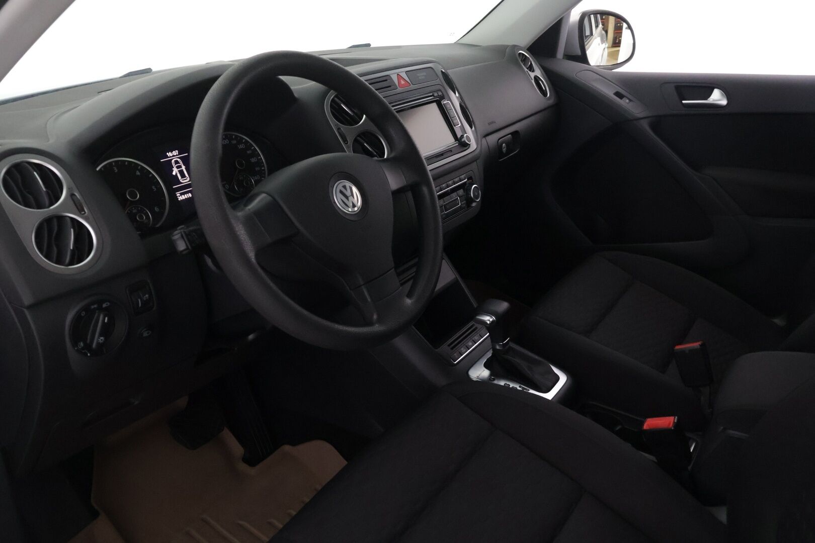 Volkswagen Tiguan 2010 TIGUAN Farmari (AC) 4ov 1968cm3 A *YritysOutlet - Myydään vain yrityksille* - * Vakkari | Webasto | 2x-renkaat *