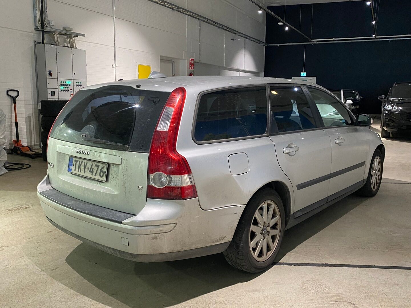 Volvo V50 2007 - YritysOutlet - Myydään vain yrityksille - | Juuri leimattu | Lohkolämmitin sisäpistokkeella | Kahdet renkaat ja vanteet | 