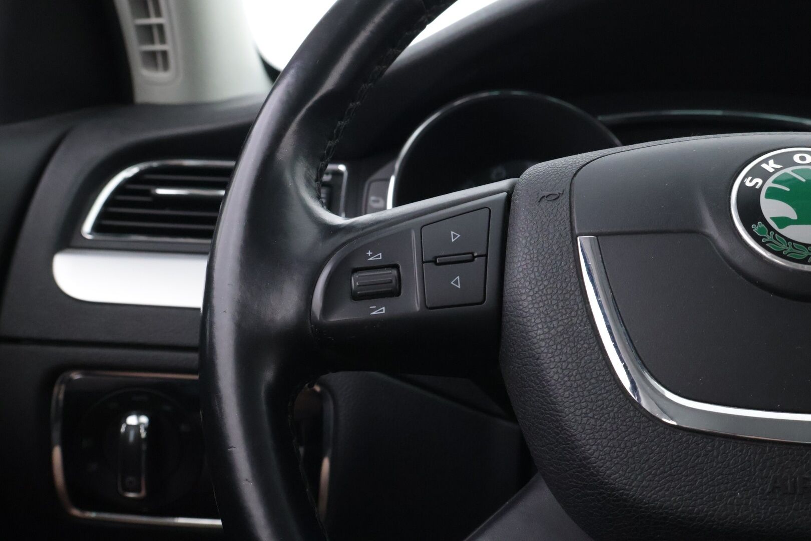 Skoda Superb 2010 Combi 2,0 TDI 140 Ambition DSG Autom. - Suomiauto | Vetokoukku | Vakkari | Lohko&Sisäpistoke | Peruutustutka | Xenon!