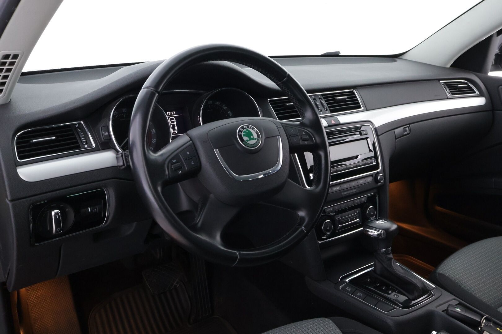 Skoda Superb 2010 Combi 2,0 TDI 140 Ambition DSG Autom. - Suomiauto | Vetokoukku | Vakkari | Lohko&Sisäpistoke | Peruutustutka | Xenon!