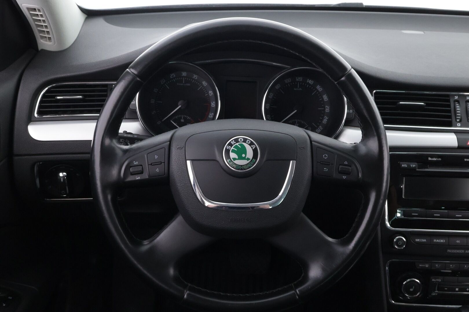 Skoda Superb 2010 Combi 2,0 TDI 140 Ambition DSG Autom. - Suomiauto | Vetokoukku | Vakkari | Lohko&Sisäpistoke | Peruutustutka | Xenon!