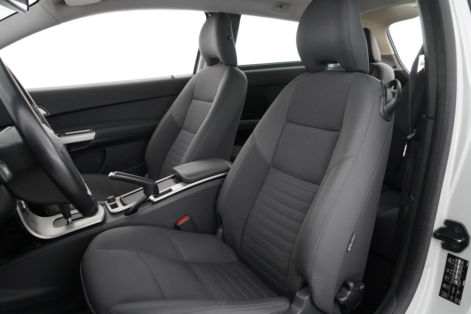 Volvo C30 2007 2.4i ( 170 hv ) Momentum aut * Vakkari / Lohkolämmitin / Autom ilmastointi * - Suomi-auto / 2-omistajalta / Todella fiksu huoltohistoria / Jakohihna 9/2024 - HULLUT AVAJAISHULINAT KORKOTARJOUS 3,29 %