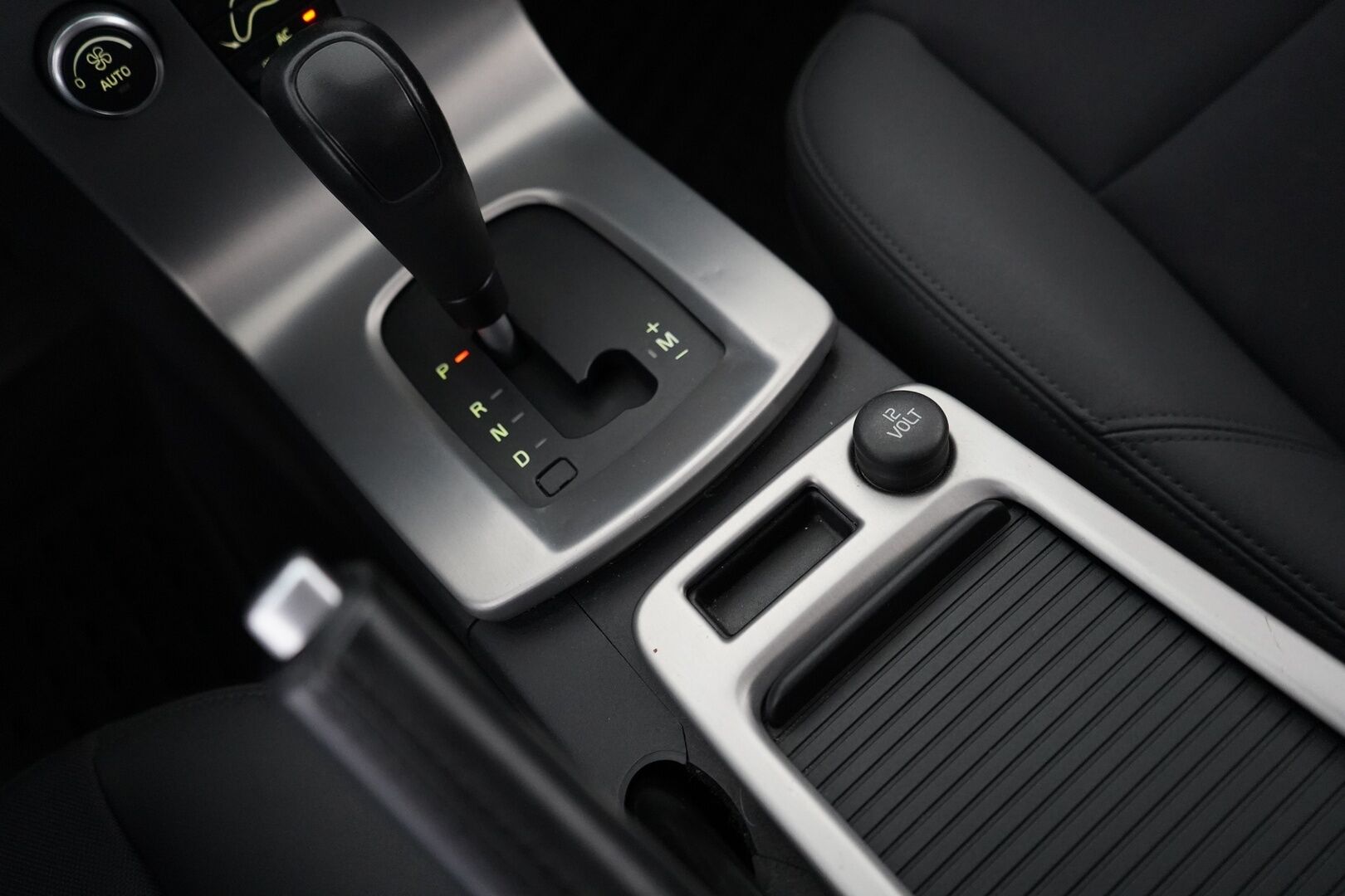 Volvo C30 2007 2.4i ( 170 hv ) Momentum aut * Vakkari / Lohkolämmitin / Autom ilmastointi * - Suomi-auto / 2-omistajalta / Todella fiksu huoltohistoria / Jakohihna 9/2024 - HULLUT AVAJAISHULINAT KORKOTARJOUS 3,29 %