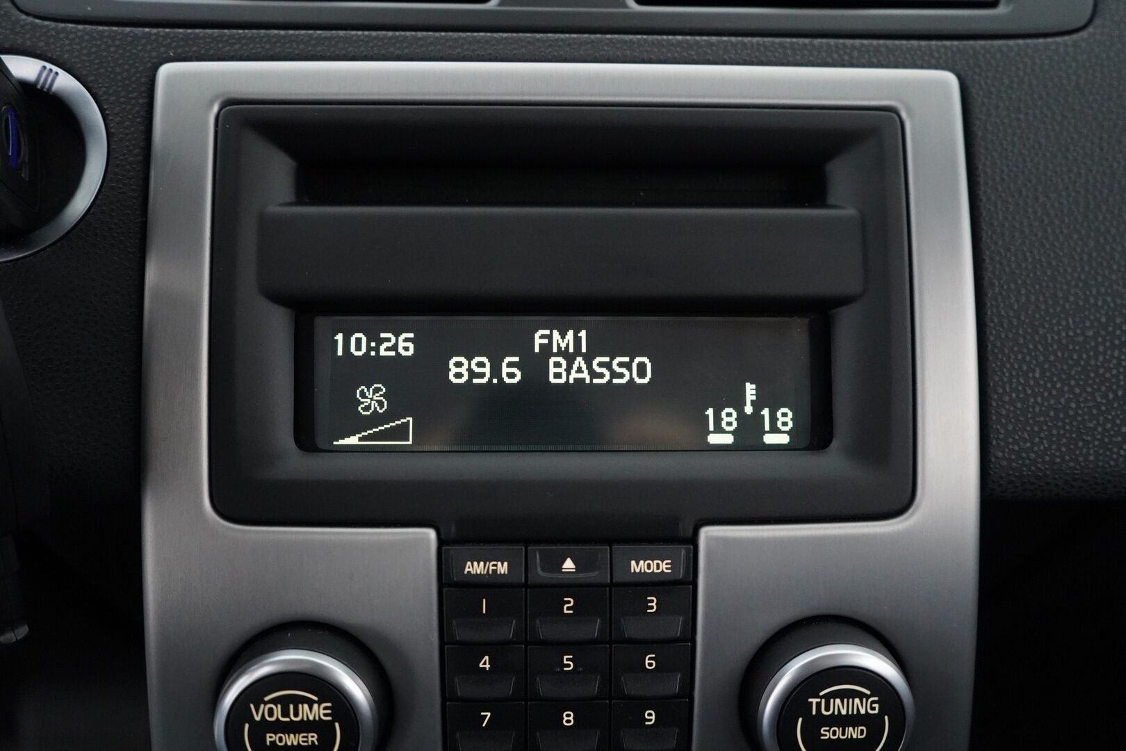 Volvo C30 2007 2.4i ( 170 hv ) Momentum aut * Vakkari / Lohkolämmitin / Autom ilmastointi * - Suomi-auto / 2-omistajalta / Todella fiksu huoltohistoria / Jakohihna 9/2024 - HULLUT AVAJAISHULINAT KORKOTARJOUS 3,29 %