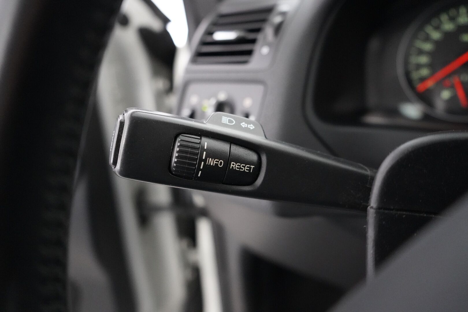 Volvo C30 2007 2.4i ( 170 hv ) Momentum aut * Vakkari / Lohkolämmitin / Autom ilmastointi * - Suomi-auto / 2-omistajalta / Todella fiksu huoltohistoria / Jakohihna 9/2024 - HULLUT AVAJAISHULINAT KORKOTARJOUS 3,29 %