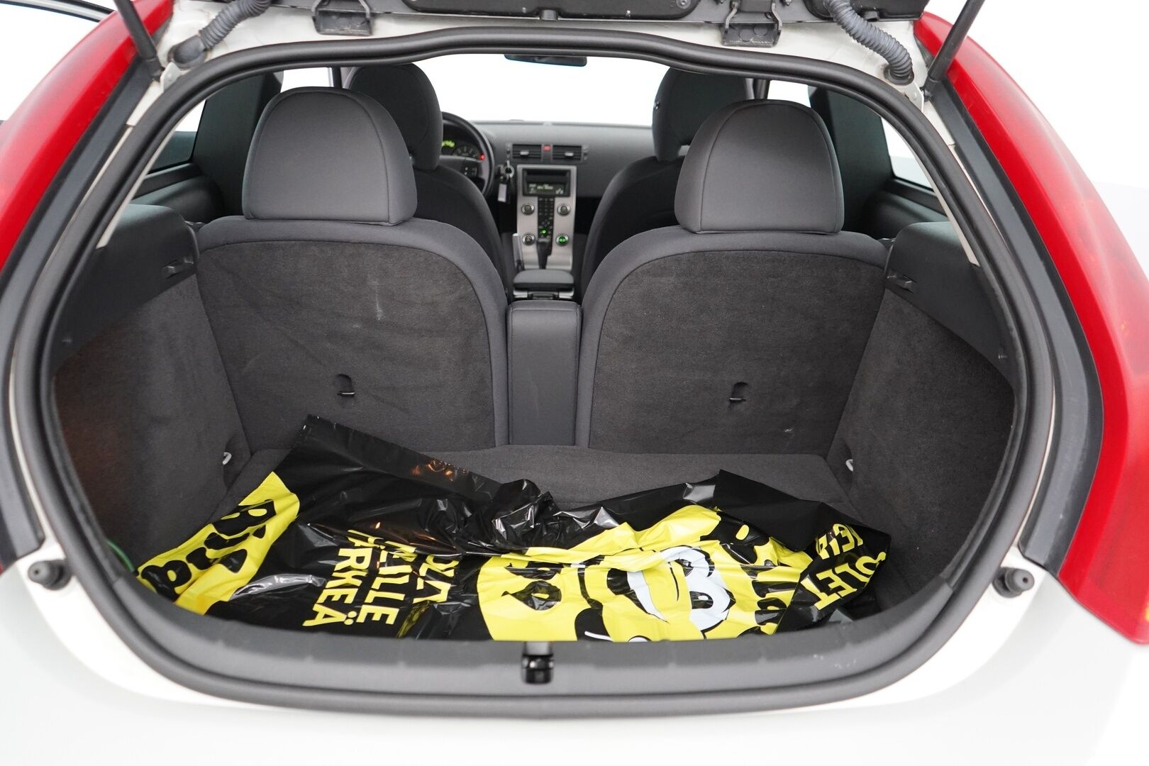 Volvo C30 2007 2.4i ( 170 hv ) Momentum aut * Vakkari / Lohkolämmitin / Autom ilmastointi * - Suomi-auto / 2-omistajalta / Todella fiksu huoltohistoria / Jakohihna 9/2024 - HULLUT AVAJAISHULINAT KORKOTARJOUS 3,29 %