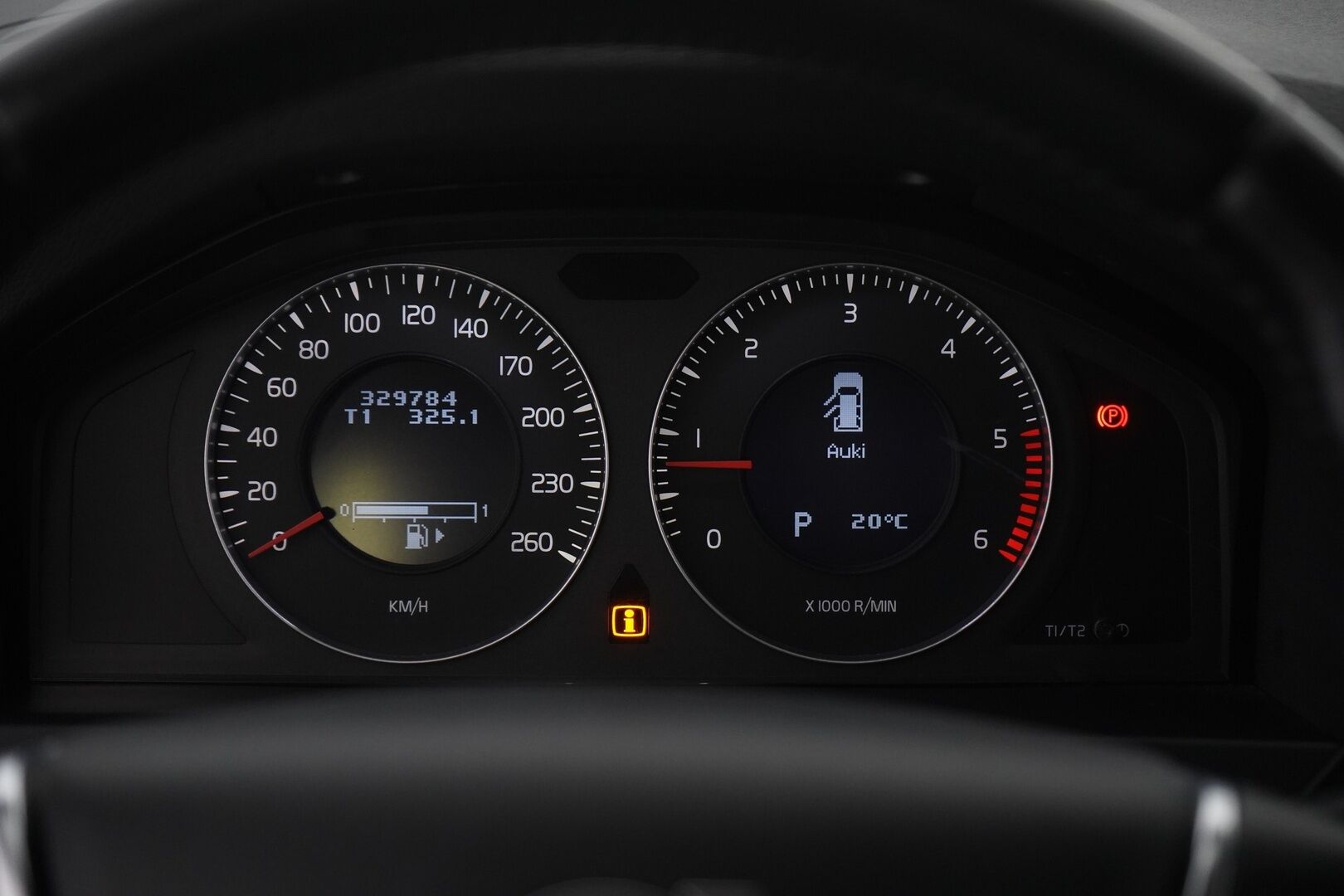 Volvo V60 2010 D3 Momentum aut *Webasto / Koukku / Nahkasisusta / Vakkari / KeylessGo / Tutka / Bluetooth* - Suomi-Auto / Kahdet hyvät renkaat alumiinivanteilla / Hyvät huollot