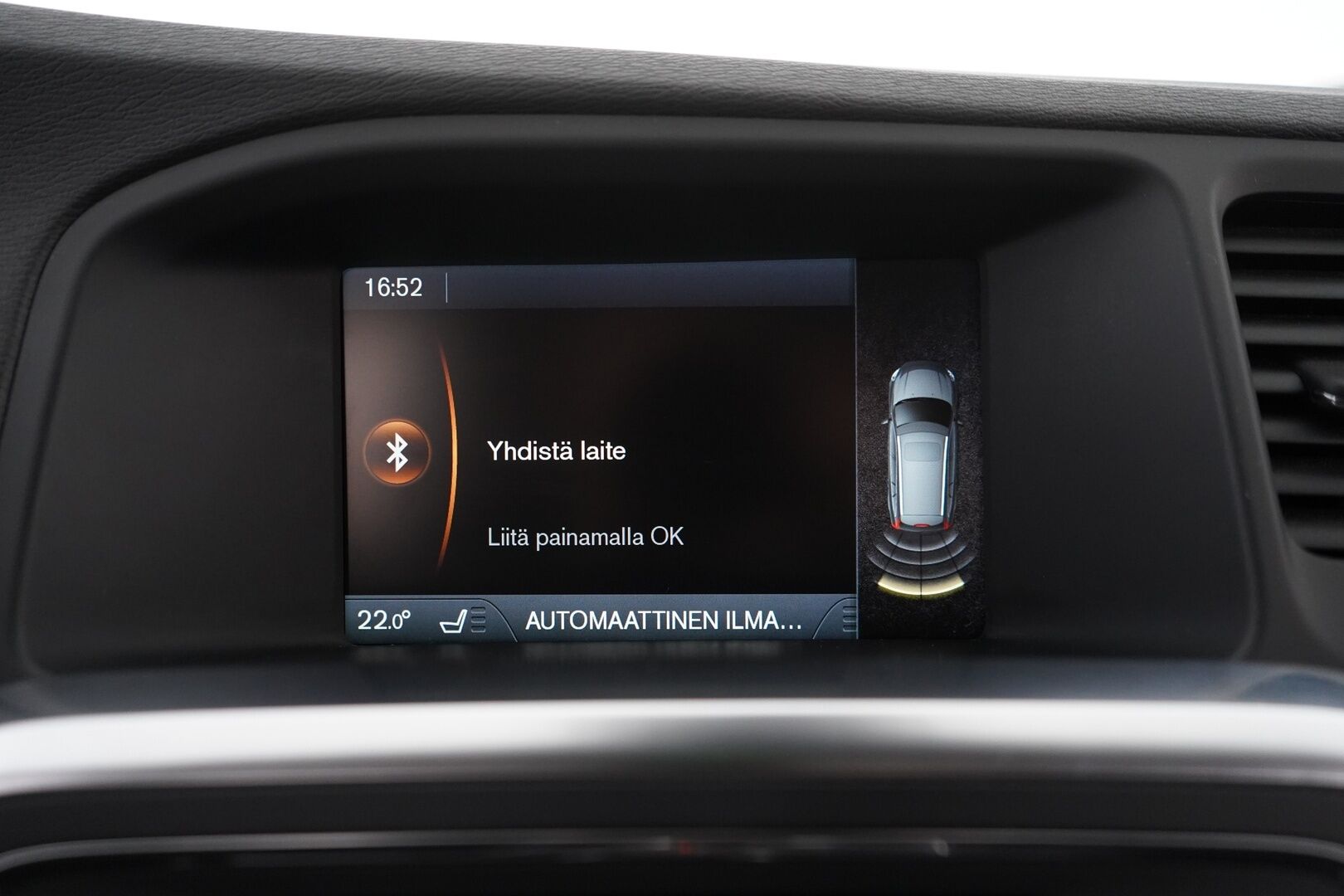 Volvo V60 2010 D3 Momentum aut *Webasto / Koukku / Nahkasisusta / Vakkari / KeylessGo / Tutka / Bluetooth* - Suomi-Auto / Kahdet hyvät renkaat alumiinivanteilla / Hyvät huollot