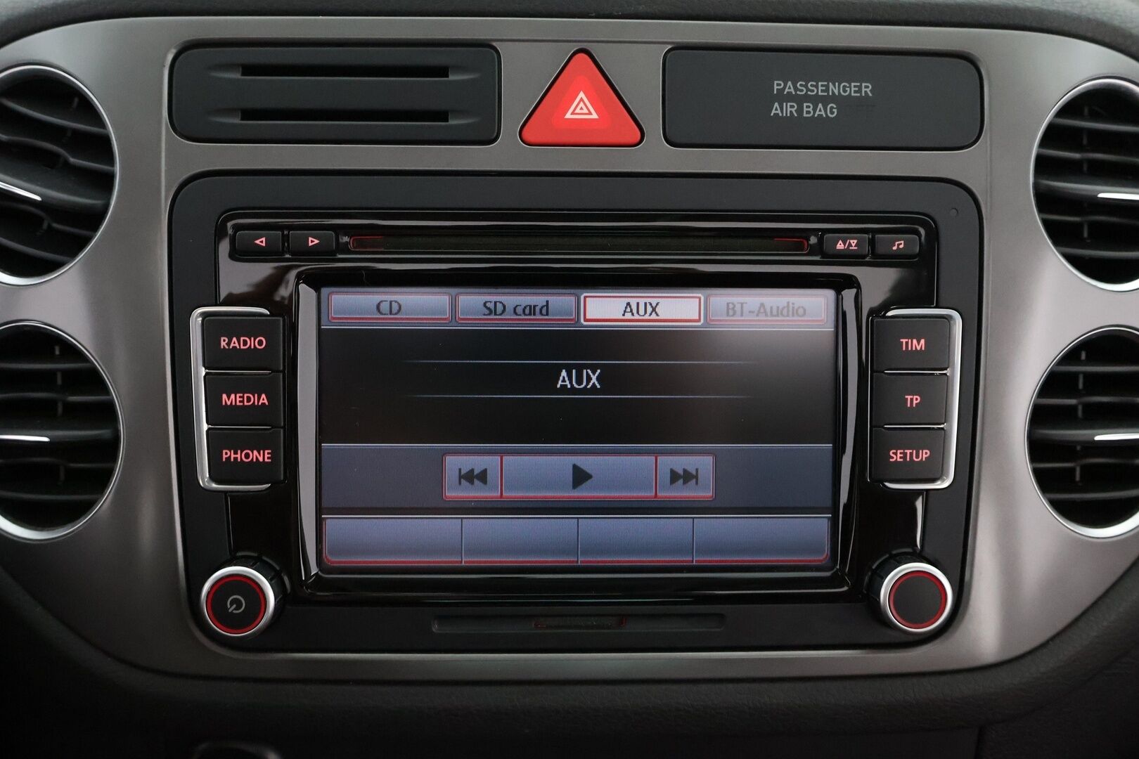 Volkswagen Tiguan 2011 Sport & Style 2,0 TDI 103 kW (140 hv) 4MOTION DSG-automaatti - Webasto / Ruskeat nahat / Panorama / Vetokoukku / Sähköpenkki / Suomi-auto / Fiksusti huollettu!