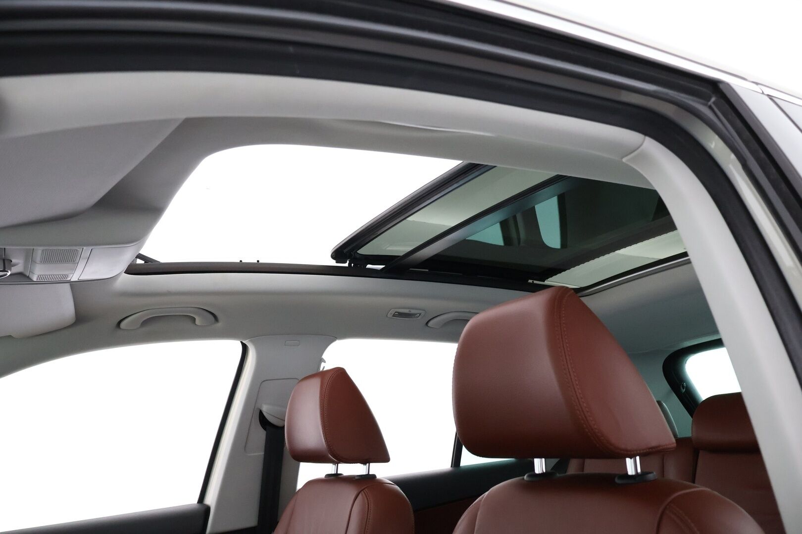 Volkswagen Tiguan 2011 Sport & Style 2,0 TDI 103 kW (140 hv) 4MOTION DSG-automaatti - Webasto / Ruskeat nahat / Panorama / Vetokoukku / Sähköpenkki / Suomi-auto / Fiksusti huollettu!