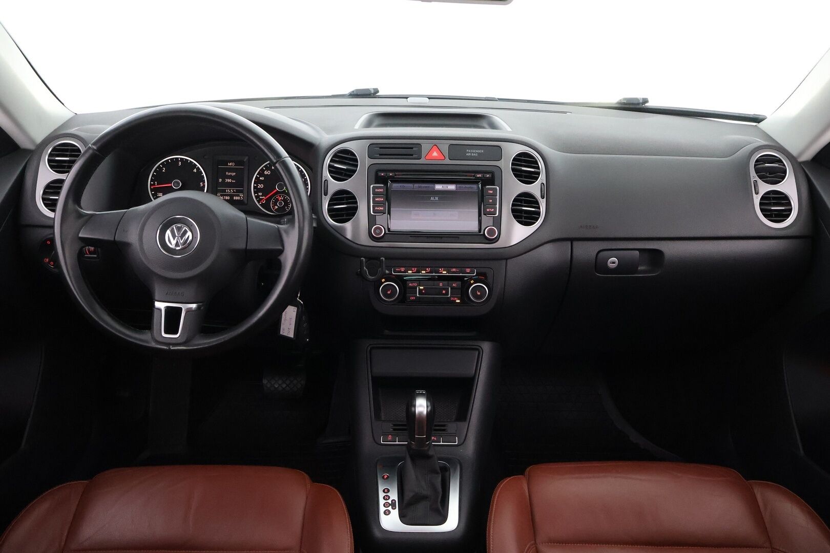 Volkswagen Tiguan 2011 Sport & Style 2,0 TDI 103 kW (140 hv) 4MOTION DSG-automaatti - Webasto / Ruskeat nahat / Panorama / Vetokoukku / Sähköpenkki / Suomi-auto / Fiksusti huollettu!