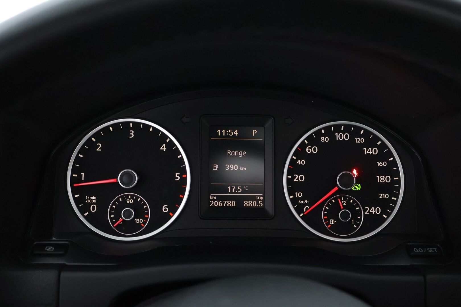 Volkswagen Tiguan 2011 Sport & Style 2,0 TDI 103 kW (140 hv) 4MOTION DSG-automaatti - Webasto / Ruskeat nahat / Panorama / Vetokoukku / Sähköpenkki / Suomi-auto / Fiksusti huollettu!