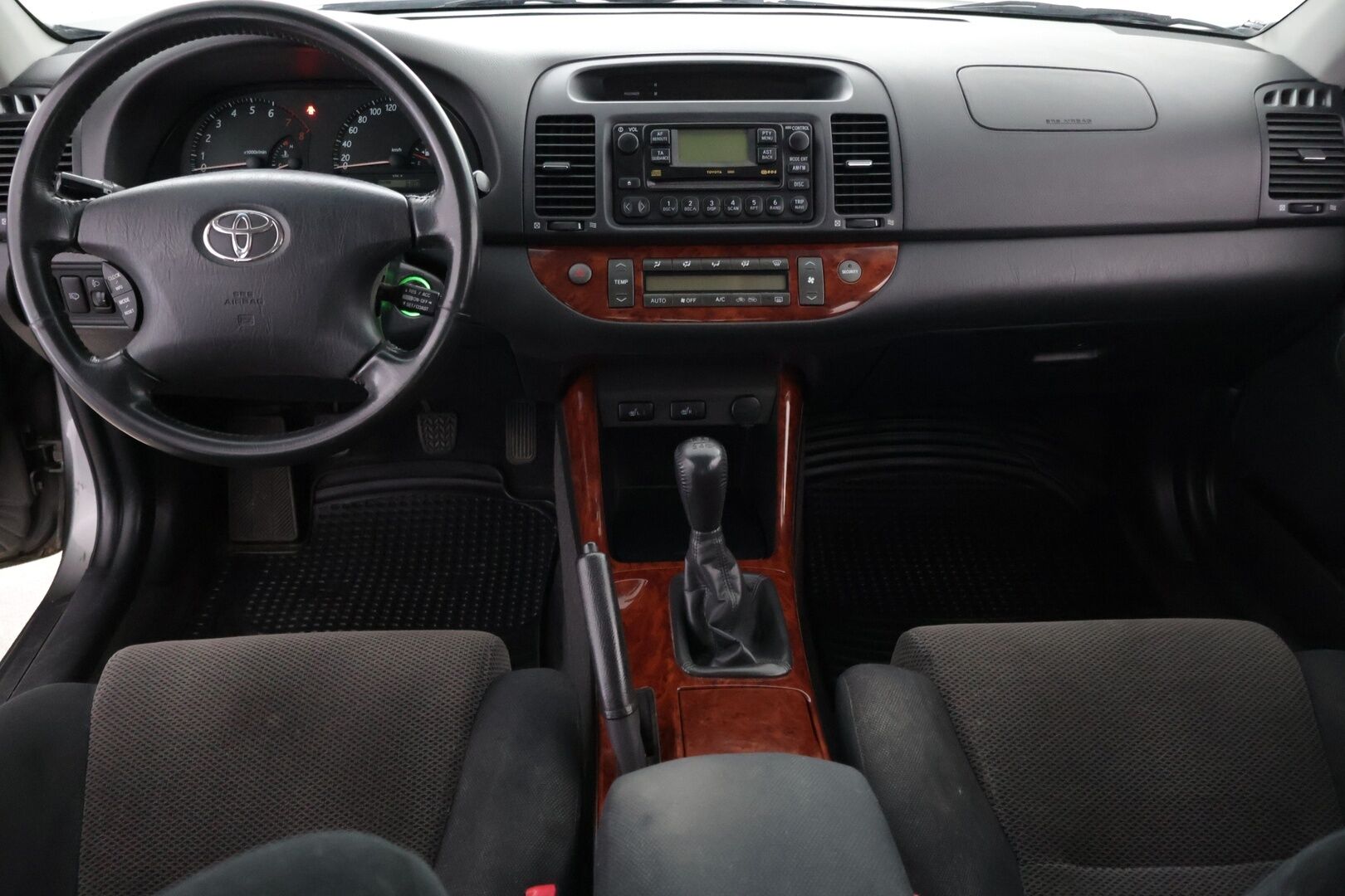 Toyota Camry 2004 4D CAMRY SEDAN 2.4 - Yksiomisteinen Suomi-auto merkkiliikkeen huoltohistorialla!