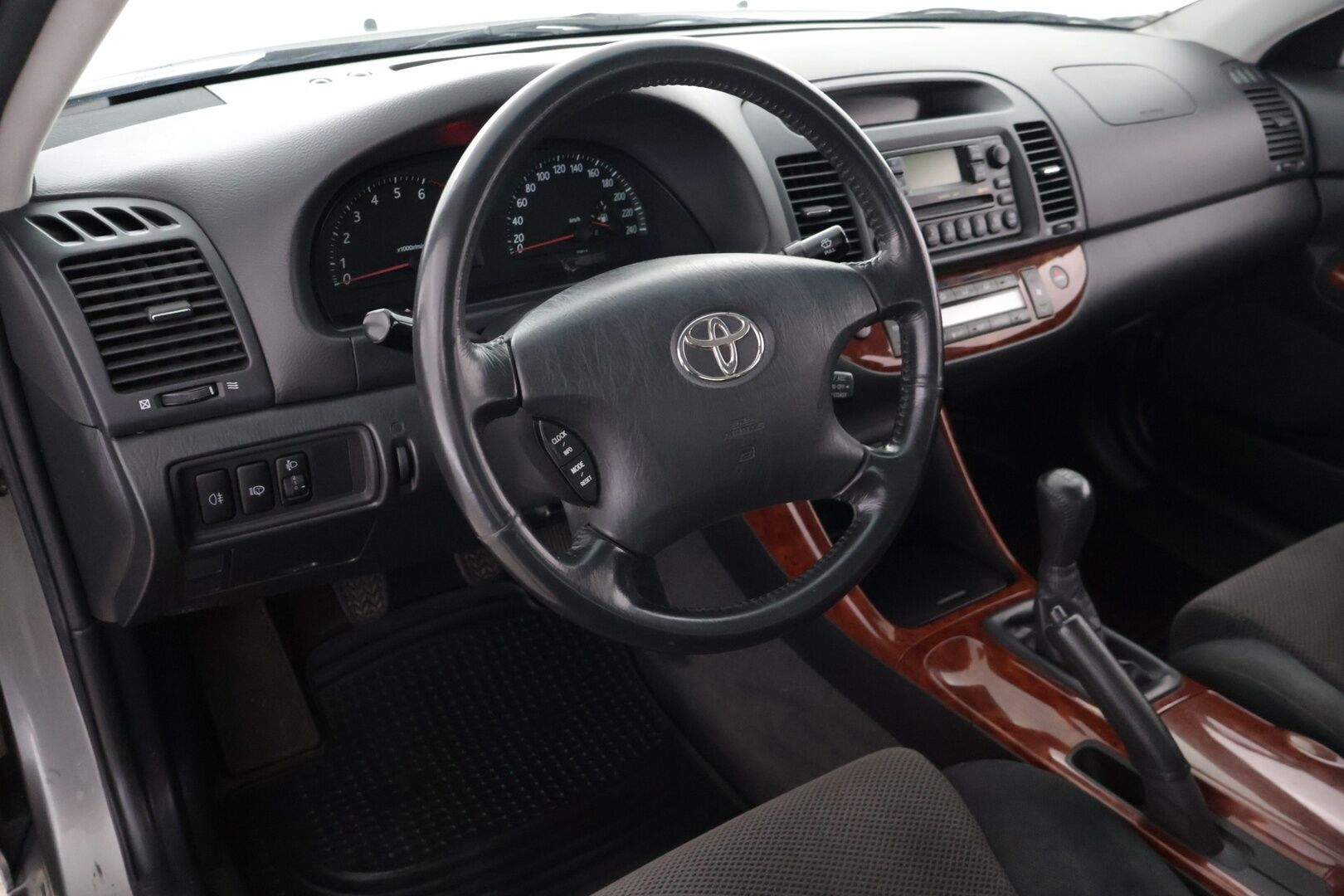 Toyota Camry 2004 4D CAMRY SEDAN 2.4 - Yksiomisteinen Suomi-auto merkkiliikkeen huoltohistorialla!