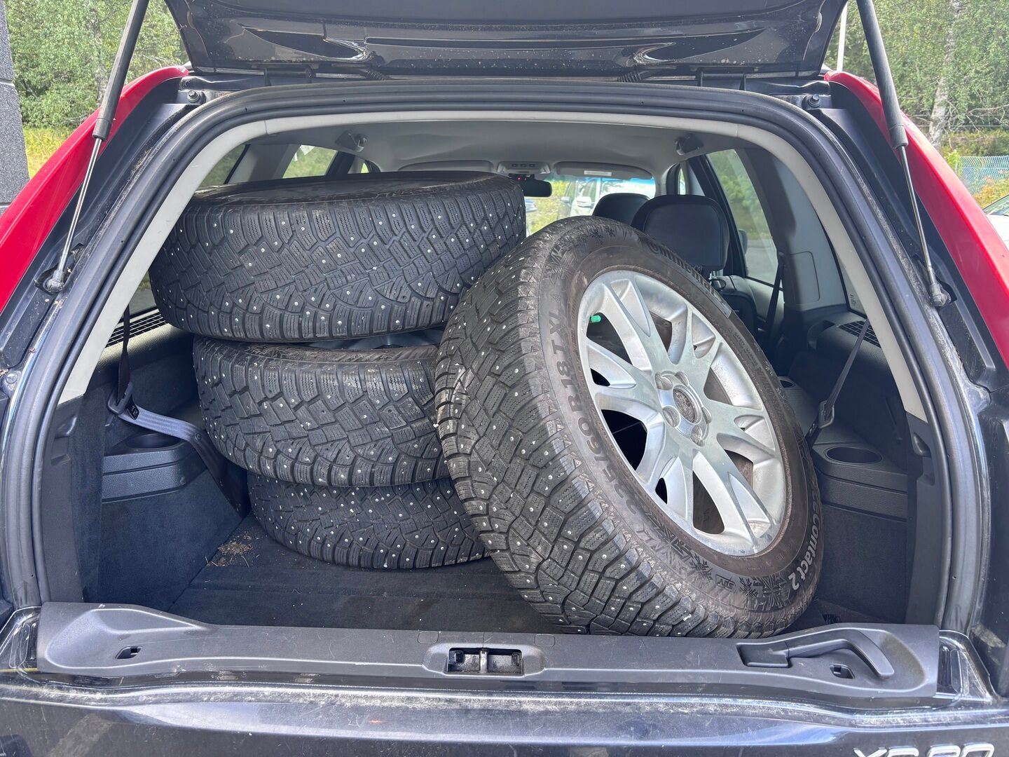 Volvo XC90 2004 2.5t Summum Aut 7p - YritysOutlet - Myydään vain yrityksille - | Juuri katsastettu ! Nahat | Vetokoukku | 2x renkaat ja vanteet | 